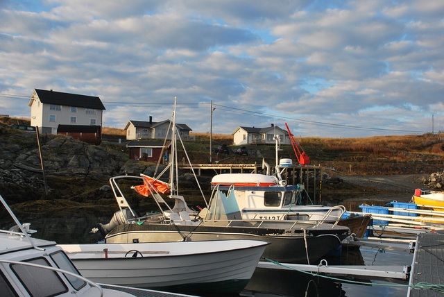 /pictures/storkors/FS/Storekorsnes-house and cabins from harbour.jpg